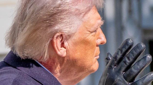 Červený fľak na krku Donalda Trumpa vyvolal otázky: Biely dom odhaľuje príčinu