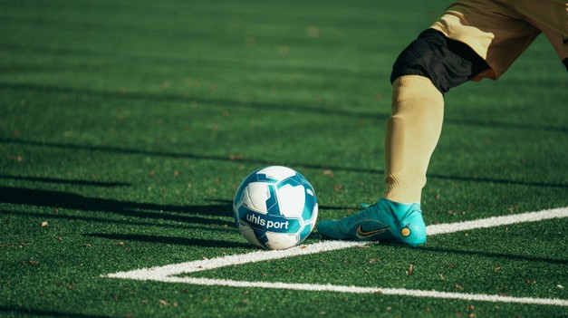 Anglickým futbalistom zmizli kopačky a lopty