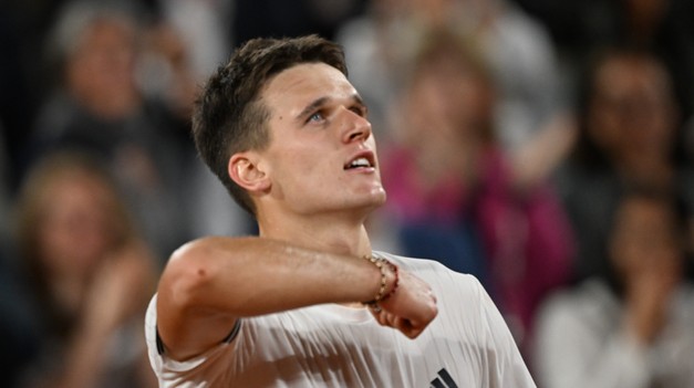 Čech MENŠÍK je v semifinále Roland Garros