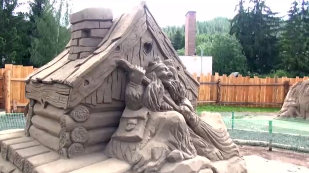 Na Liptove vedia, čo s pieskom. Vyrástli z neho rozprávkové sochy