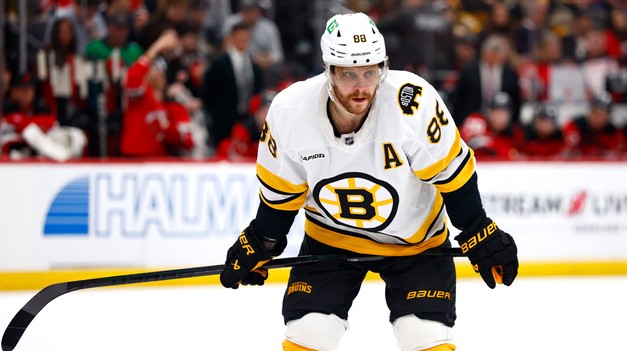 Pastrňák strelil prekrásne góly, ale Bruins prehrali