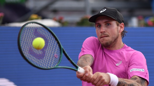 Alex MOLČAN senzačne v semifinále!