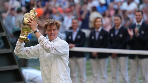 DOKONALÉ mužské finále Wimbledonu ovládol druhý rok po sebe SINNER