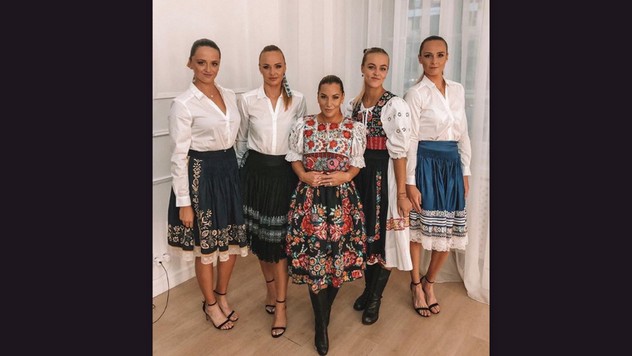 tvrdé lesbické narezanie