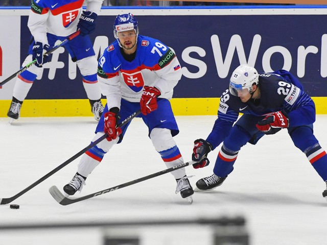 Je to paráda: Slovensko vyhráva 4:1! Grmanovu strelu si tečovali Francúzi do bránky