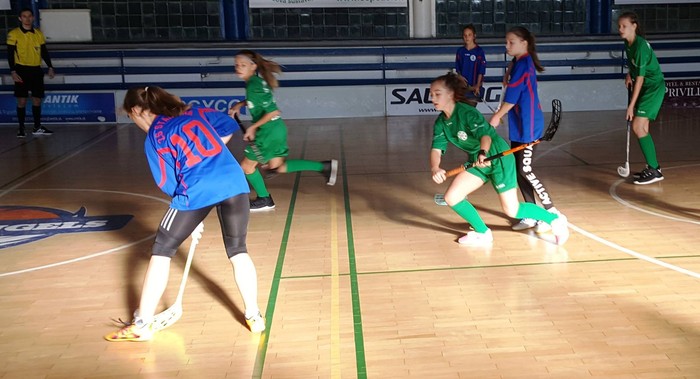 Žiaci zo základných škôl v Košickom kraji trénujú na florbalové zápasy