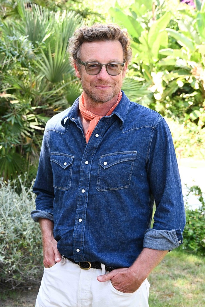 Diaol nosí Pradu - Simon Baker