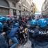 Drahý život vyhnal ľudí do ulíc: Protesty v Taliansku prerástli do násilia
