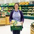 Tesco za 10 rokov znížilo potravinový odpad o 81 %. Ľuďom v núdzi darovalo už viac ako 66 miliónov porcií jedla
