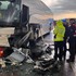 Zrážka autobusu a osobného auta si vyžiadala viac než 10 zranených