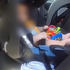 Polročné bábätko zostalo v aute, ktoré sa nečakane zamklo. Polícia ho musela vyslobodiť