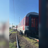 Pri stanici Bratislava-Nové Mesto sa vykoľajil vozeň ZSSK. Prevádzka je obmedzená