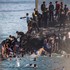 Zásah polície hlási aj druhá španielska enkláva. Do Ceuty vstúpilo približne 49 000 migrantov