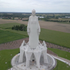 Poľsko dokončuje najvyššiu sochu Panny Márie v Európe. Monument meria viac ako 54 metrov