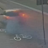 VIDEO: Od tragédie ju delili centimetre. Auto sa rútilo priamo na dievča na kolobežke