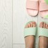 Široká ponuka značky dámske šľapky – ako zostaviť originálny letný outfit?
