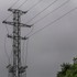 Štrnásťročný chlapec vyliezol na stožiar. Dostal ťažký zásah elektrickým prúdom