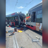 V Prahe sa zrazila električka s autobusom. Zatiaľ hlásia 15 zranených
