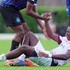 Futbalista z talianskeho Cagliari sa takmer utopil, spoluhráč Adama OBERTA bojuje o život