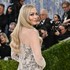 Šaty jej šili tisíce hodín. Lindsey VONN zažiarila na Met Gala