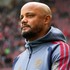 Tréner Bayernu Kompany skolaboval a je v nemocnici