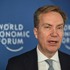 Prezident Svetového ekonomického fóra odstupuje. Dôvodom sú väzby na Epsteina