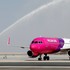 Lietadlo Wizz Air sa po zásahu bleskom vrátilo na bratislavské letisko