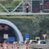 Nehoda skomplikovala dopravu v Bratislave. Tunel Sitina uzavreli