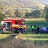 Bežec našiel v poli prevrátené auto. Vodič bol bez známok života