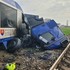 Zrážka vlaku s kamiónom ochromila dopravu. Pozor na obmedzenia