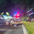 Auto prešlo do protismeru: Štyroch účastníkov nehody museli hasiči vystrihovať
