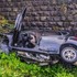 Auto narazilo do piliera a začalo horieť. Pri nehode prišla o život jedna osoba