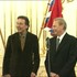 Gitary a šansóny v rokovacej sále: Keď svetoví lídri na chvíľu vymenili protokol za hudbu