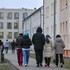 Kto získa azyl, mal by platiť za ubytovanie a stravu, navrhuje britská vláda