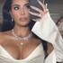 Kim Kardashian už zháňa svadobné šaty: Pristihli ju pri výbere s budúcim ženíchom?