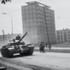 Študenti si sadli na cestu prikrytí československou vlajkou. Pozrite si unikátne zábery z Prešova z augusta 1968