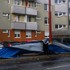 Odtrhnuté strechy a zlomené stromy: Slovensko zasiahla silná búrka, hrozia povodne