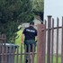 Tragédia v Gelnici: Muž zavraždil svoju manželku, polícia po ňom pátra