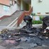 Nočný požiar v Petržalke zničili desiatky kontajnerov a poškodil okolité autá