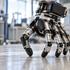Vec z Addamsovcov ožila? Robotická ruka chodí po prstoch