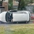 Vodiči sa zdržia: Trnavskú cestu v Bratislave zablokovalo prevrátené auto
