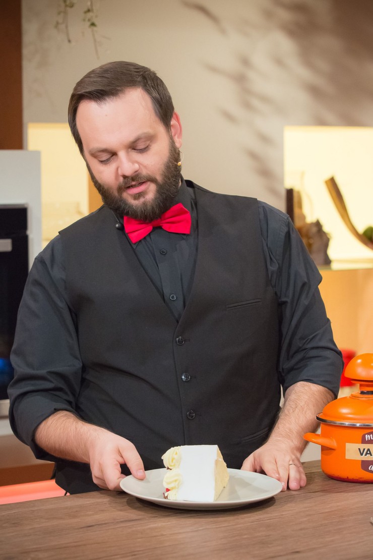 Moja mama 300 vyrocie torta.jpg