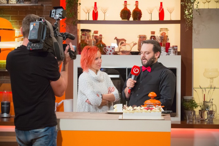 Moja mama 300 vyrocie - Junior robi rozhovor.jpg