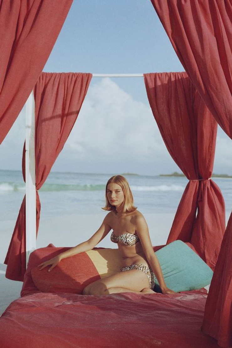 1960 - Na začiatku 60. rokov fičali bokiny bez ramienok so vzormi.