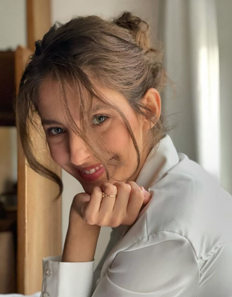 Sara Sandeva 