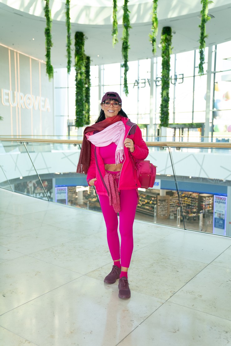 Nákupné maniačky téma 50 odtieňov červenej - Rebecca