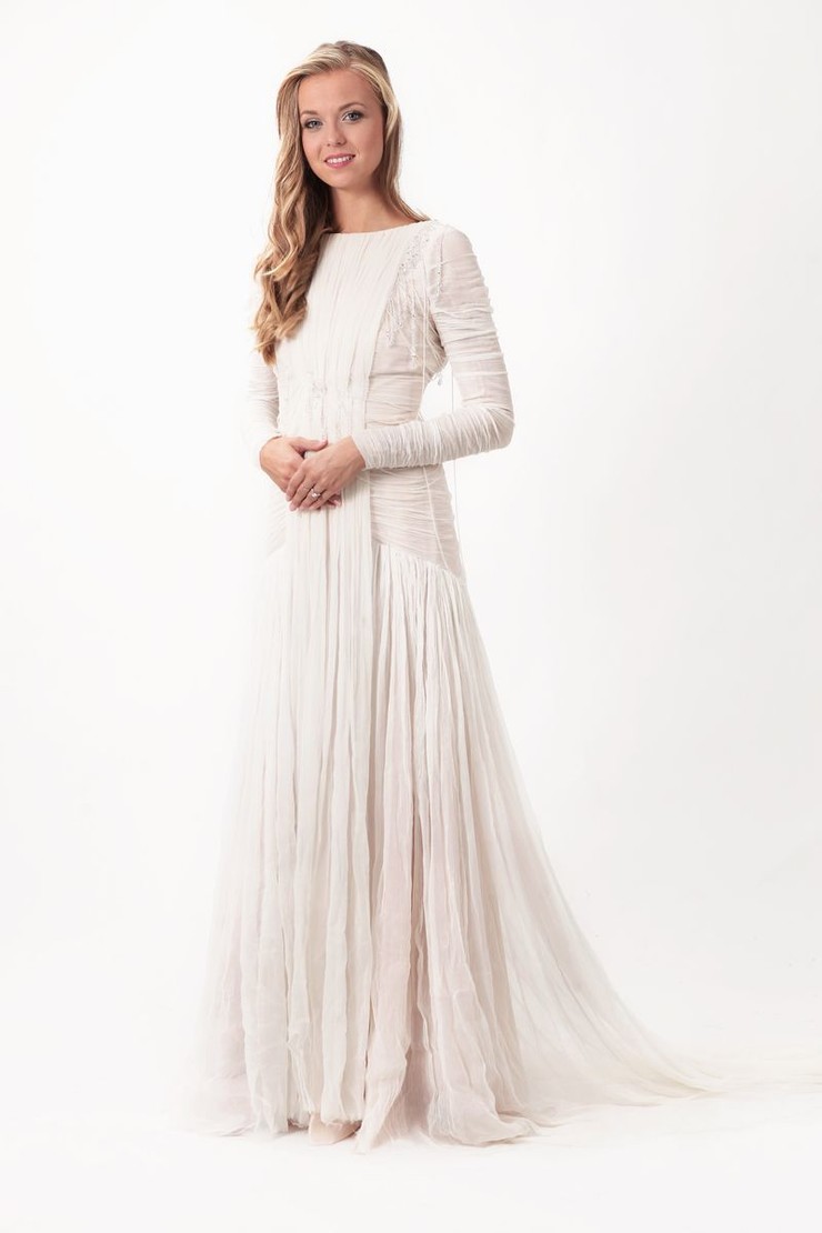 Nataly vo svadobných šatách 1 - Panelák