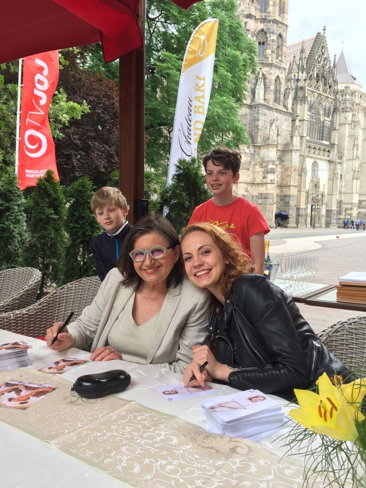 Zuzana Kronerová z pripravovaného seriálu Hotel a Broňa Kováčiková z Paneláku