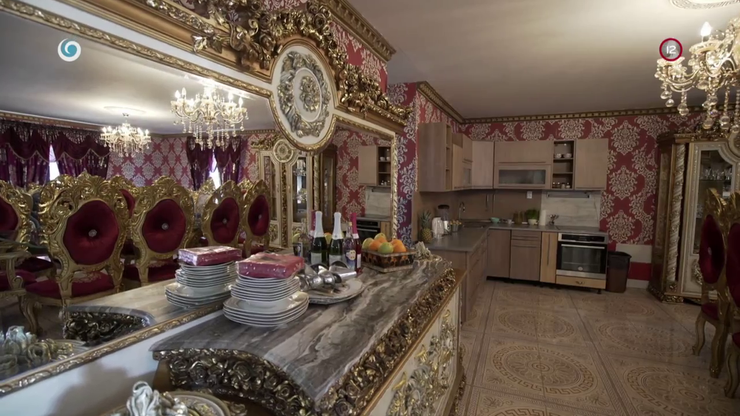 Babula z Bez servítky a jej kráľovský dom