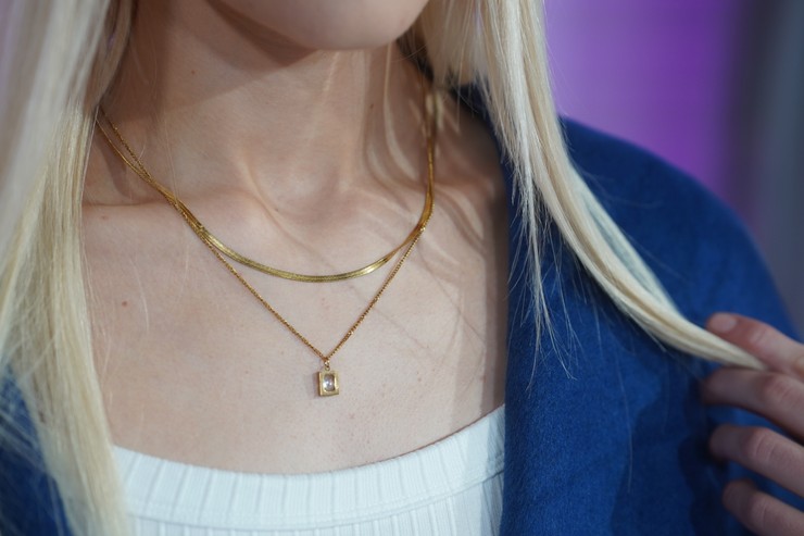 Nákupné maniačky téma Obleč sa na nákupný deň - Sofia